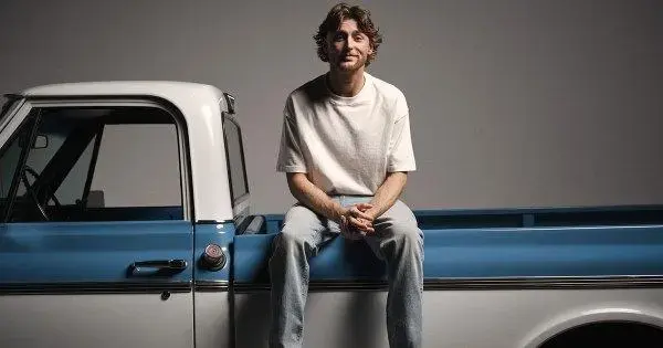 American Eagle aposta no country com Bailey Zimmerman e Stagecoach